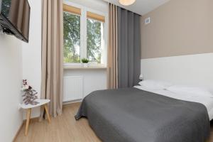 Roomy Apartment Oczapowskiego in Bielany by Renters