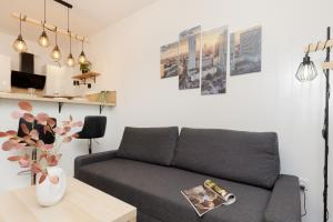 Roomy Apartment Oczapowskiego in Bielany by Renters