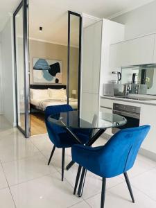 Ellipse Waterfall Luxury Apartment