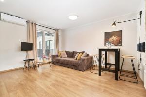 Modern Apartment Tumskie Ogrody with AC & Balcony Wrocław by Renters