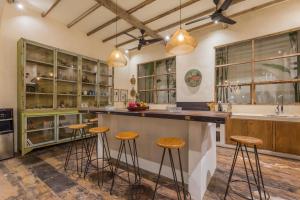 7BR Villa Private Pool Yoga Gym Cinema 10min Canggu Surfing Beach