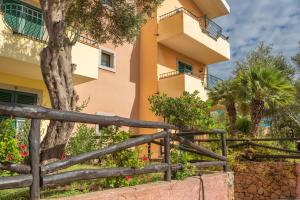 Quaint Residence I Mirti Bianchi 1 Bedroom Sleeps 2 persons num0488n
