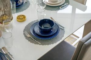 Charming 2BR + kids room w Marina yacht view