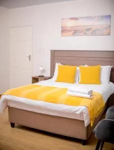 Entire 2 Bed, 5 mins 2 Game City, Netflix & Ps4 - Gaborone