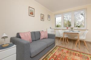 Dickens St Apartment Warsaw by Noclegi Renters