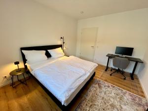 Workplace Apt27inch Screen for 2 or 4Kitchen