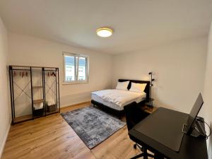 Workplace Apt27inch Screen for 2 or 4Kitchen