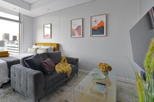 Durra - Sunny 1 Bed Apartment with city views