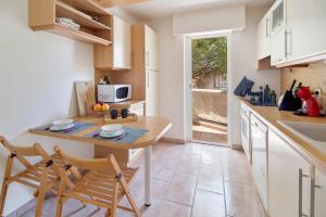 Le 11 - Appt climatisé avec piscine partagée