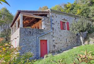 Maisons de vacances La calade de Joux : photos des chambres