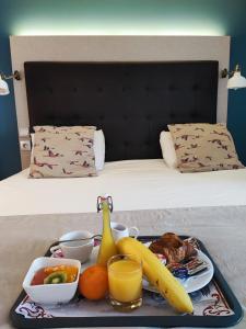 Hotels Kyriad Argenteuil : One Double Bed  One Single Bed