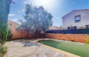 Maisons de vacances Cozy Home In Cazouls-ls-bziers With Outdoor Swimming Pool : photos des chambres