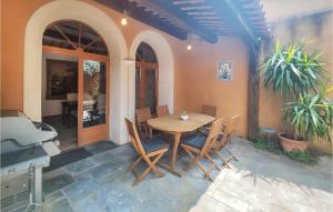 Maisons de vacances Stunning Home In Cazouls-ls-bziers With Outdoor Swimming Pool, Wifi And 4 Bedrooms : photos des chambres