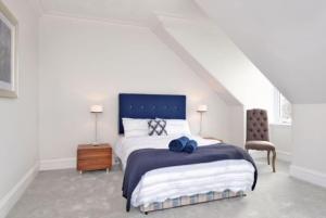 Luxury West End Apartment