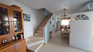 Manors Seaside 2BR House 100m from the Beach & Free Parking