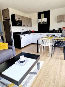 Villas Le Gite City Haut de gamme, Jardin, Piscine : photos des chambres