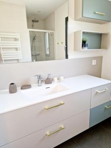 Villas Le Gite City Haut de gamme, Jardin, Piscine : photos des chambres