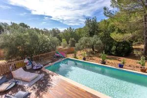 Villa Lorguaise avec piscine - La Caravane