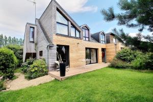 GITE ROSCLEDAN contemporain, 3 chambres idéalement situé