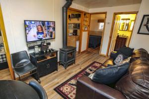 Lazy R Cottages- 5 cabin