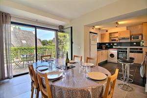 GITE ROSCLEDAN contemporain, 3 chambres idéalement situé