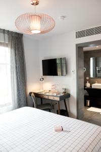 Hotels Armes de Champagne : Petite Chambre Double