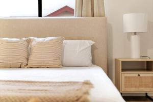 Charming & Bright W Lounging Pool and Hot Tub