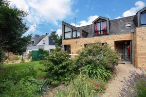 GITE ROSCLEDAN contemporain, 3 chambres idéalement situé