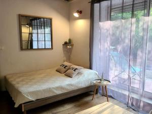Appartements Les Bambous - Rez de jardin au coeur de Millau - Parking prive, wifi : photos des chambres