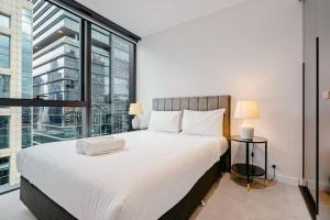 Contemporary 2BR apt in central Melb-Collins House #CH30