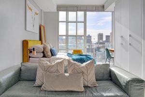 Emily - Sunny 1 bed Apartment with stunning City & Ocean Views