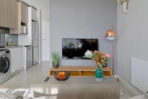 Emily - Sunny 1 bed Apartment with stunning City & Ocean Views