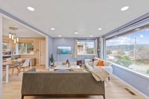 Lakeview Home in Renton, Walk to Beach, AC, Fenced