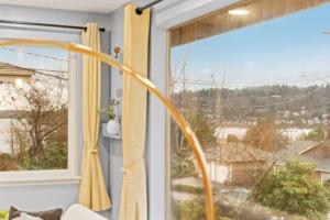 Lakeview Home in Renton, Walk to Beach, AC, Fenced