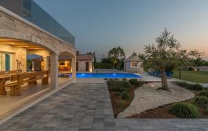 Stone Luxury Villa