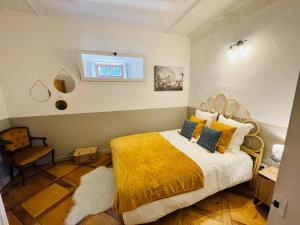 Appartements Maison Gabriel - Logement charmant au coeur de la Cite Medievale - T3 75m2 : photos des chambres