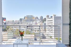 Ruby - Designer Apartment with City, Mountain, Ocean views.