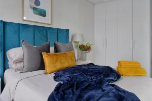 Sophia - Sunny Corner Apt, 180° Ocean, City & Mountain Views