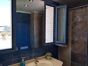 Estudio con cocina-comedor independiente