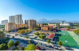 Estudio con cocina-comedor independiente