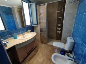 Estudio con cocina-comedor independiente