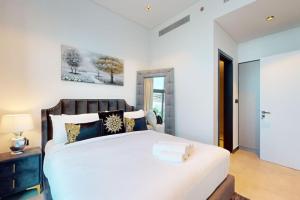 Vacationer Holiday Homes I Spacious 1 Bedroom I Large Private Balcony Burj Khalifa View l Business Bay