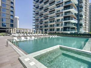 Vacationer Holiday Homes I Spacious 1 Bedroom I Large Private Balcony Burj Khalifa View l Business Bay