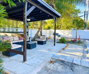OASIS close to Hard Rock Caffe and Hollywood Beaches