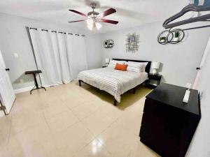 OASIS close to Hard Rock Caffe and Hollywood Beaches