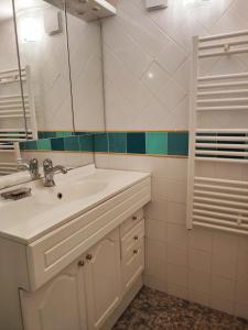 Appartements Dans maison individuelle : Appartement en rez-de jardin avec entree independante : photos des chambres