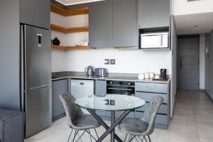 Luxury Bellagio 303 with Sea Views and Inverter