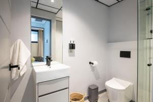 Luxury Bellagio 303 with Sea Views and Inverter