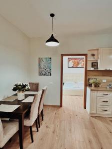 Cozy Rooftop Apartment - Your home, away from home!