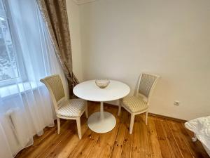 Čaka Street Royal Apartment 42